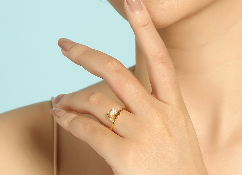 Nhẫn tr&aacute;i tim kết hợp chữ 